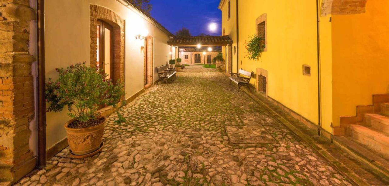 Hotel Corte Dei Tini Teramo Exterior foto