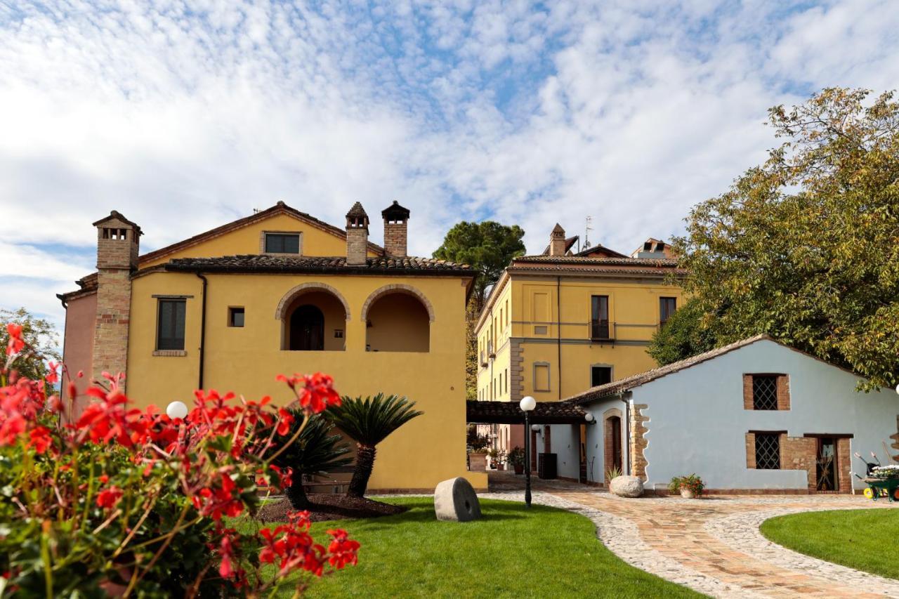 Hotel Corte Dei Tini Teramo Exterior foto